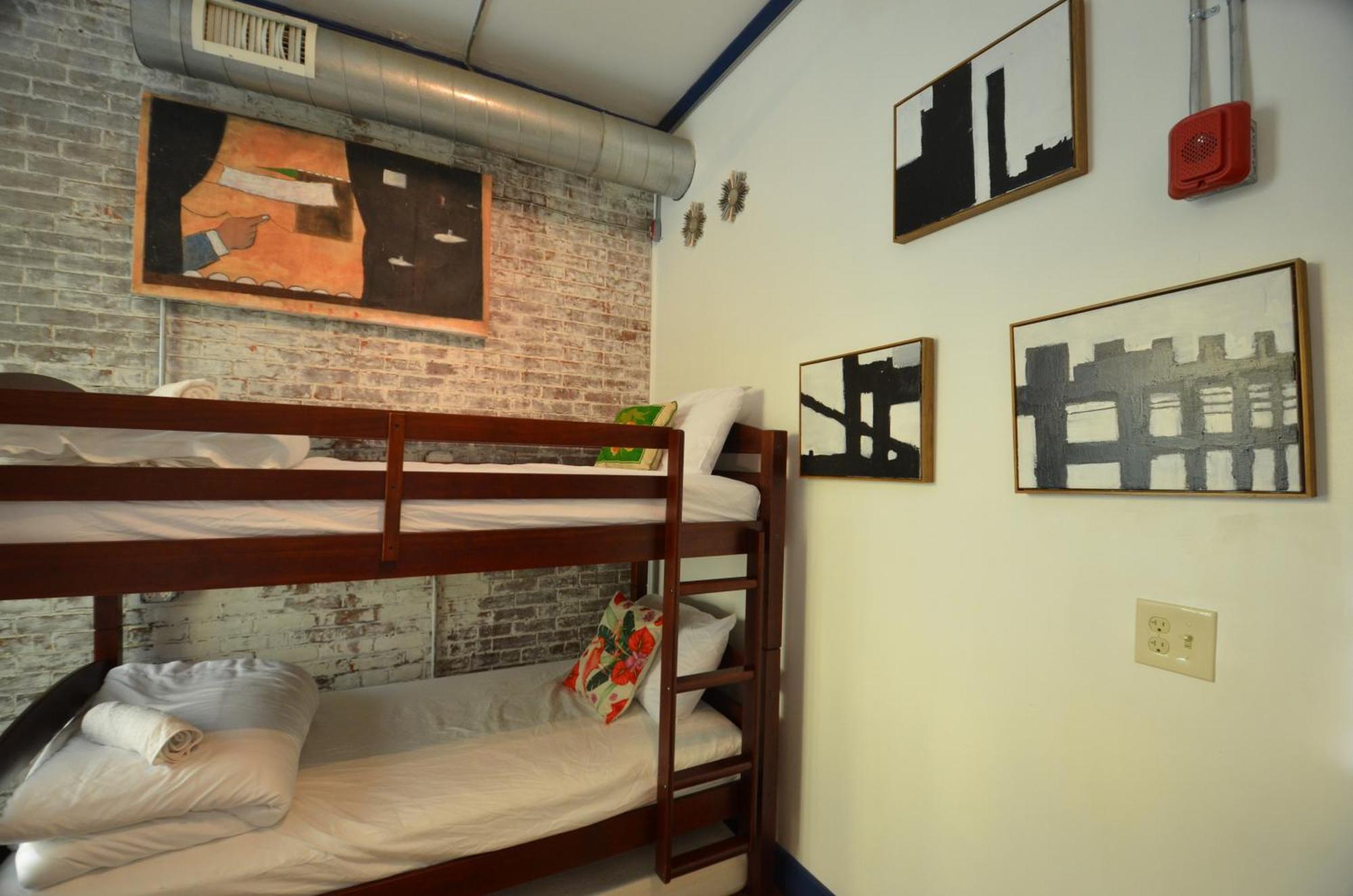 Michie Hostel Провидънс Екстериор снимка